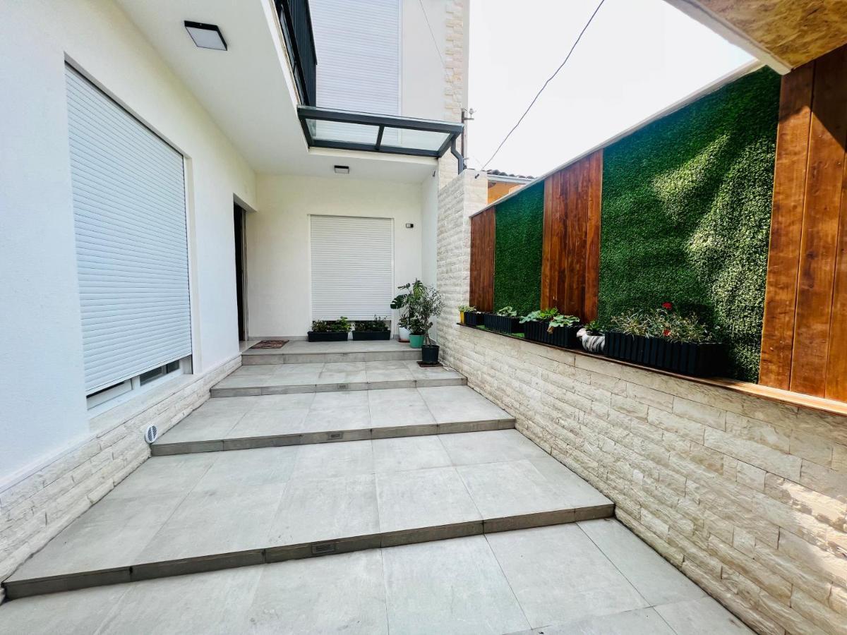 Te Nana Home Shkodër エクステリア 写真